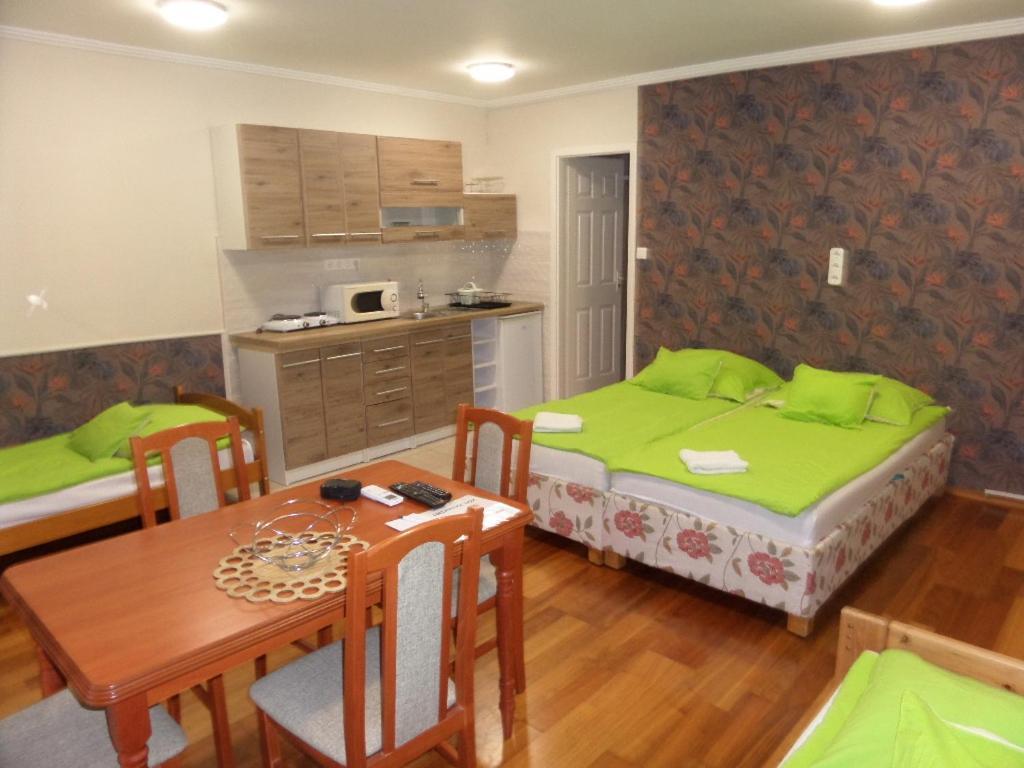Apartment Karneol Apartmanhaz *