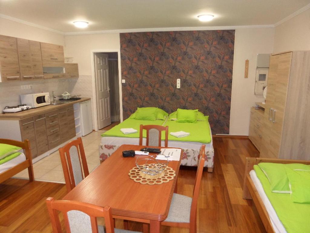 Karneol Apartmanhaz Cserkeszolo